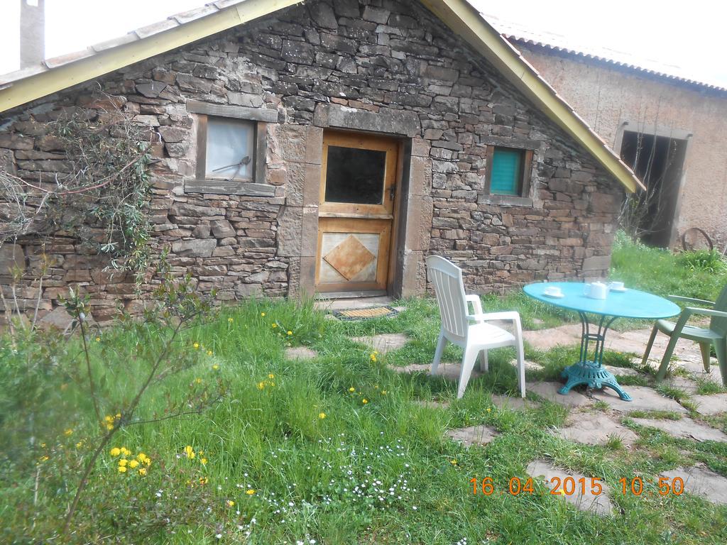 Gite Des Monts Saint-Izaire Zewnętrze zdjęcie