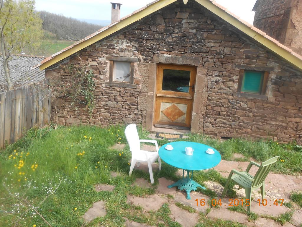 Gite Des Monts Saint-Izaire Zewnętrze zdjęcie