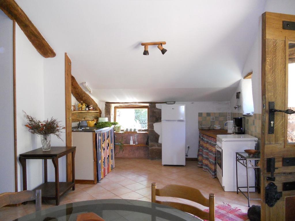 Gite Des Monts Saint-Izaire Pokój zdjęcie