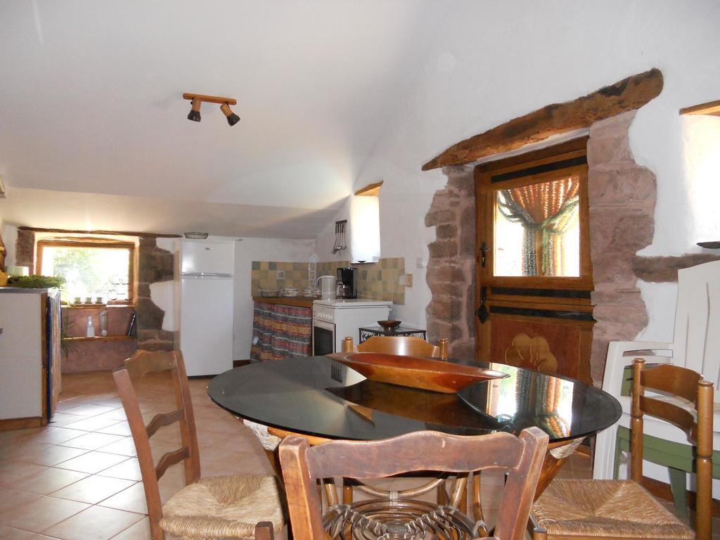Gite Des Monts Saint-Izaire Pokój zdjęcie