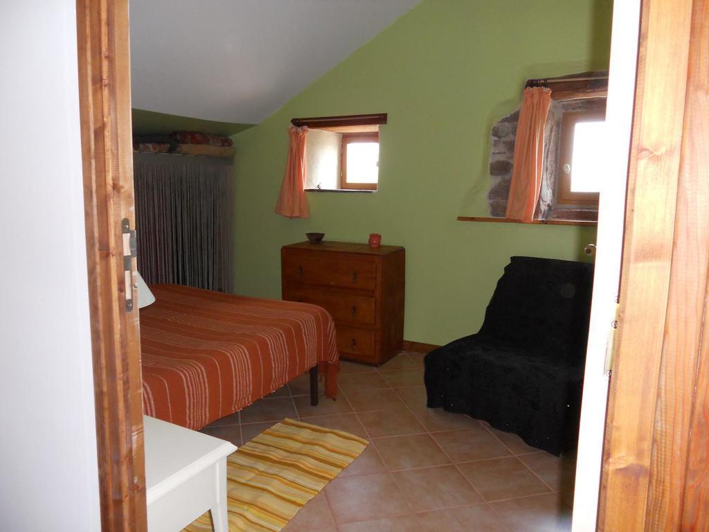 Gite Des Monts Saint-Izaire Pokój zdjęcie